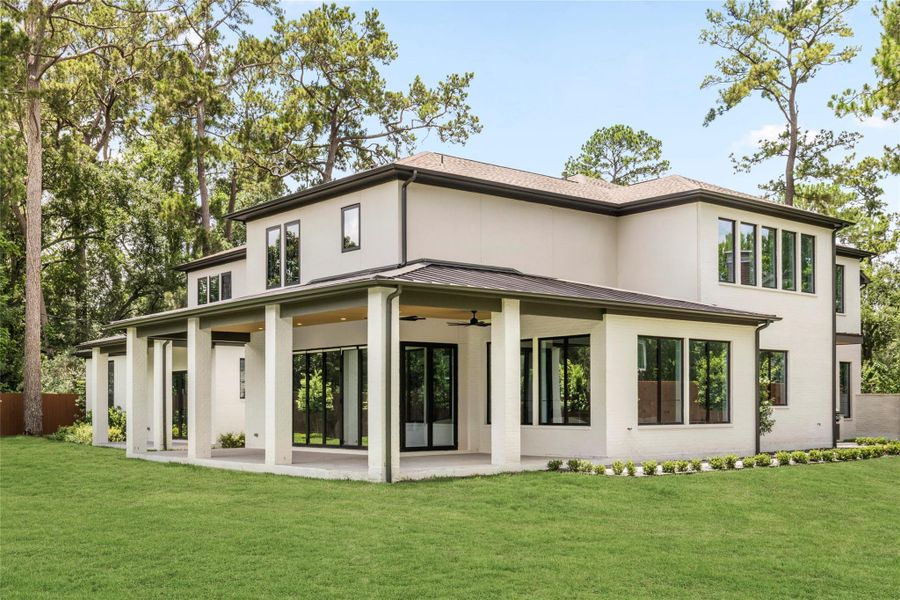 The home sits on a 24,400 sqft lot. Allowing for a massive backyard, perfect for families, guests, or parties.