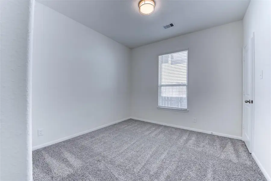 Spacious, unfurnished interior of a new home in Sunterra, Katy (Image 17).
