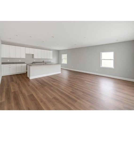 Spacious, unfurnished interior of a new home in , St. Petersburg (Image 4).