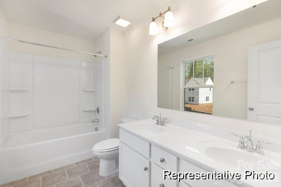 Furnished interior view inside a new home in , Red Cross (Image 12).