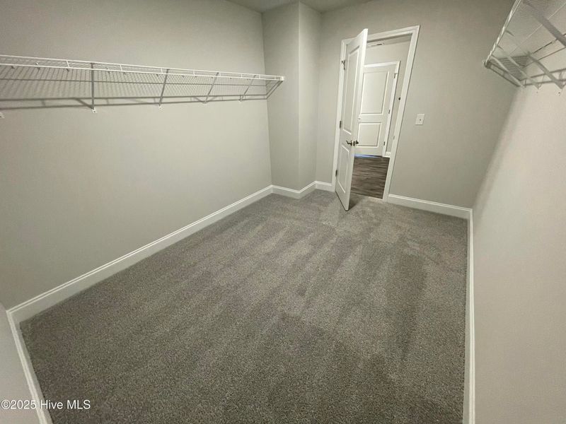 Spacious, unfurnished interior of a new home in Mill Creek Cove, Bolivia (Image 18).