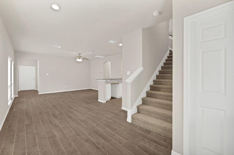 Spacious, unfurnished interior of a new home in Woodland Lakes, Houston (Image 19).