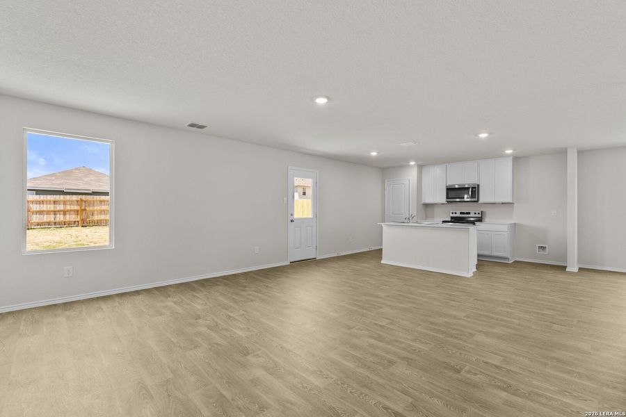 Spacious, unfurnished interior of a new home in Swenson Heights, Seguin (Image 12).