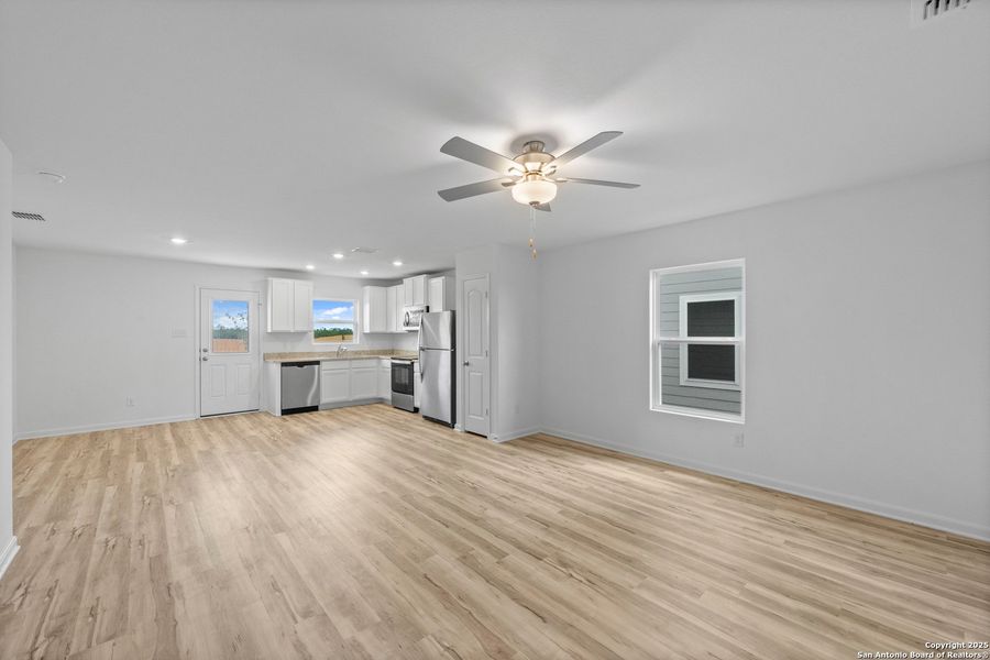 Spacious, unfurnished interior of a new home in Blue Wing, San Antonio (Image 14). Spacious, unfurnished interior of a new home in Blue Wing, San Antonio (Image 14).
