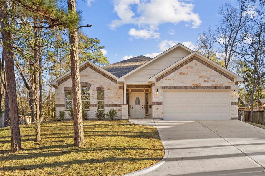 Front exterior of a new home in , Huntsville, TX, highlighting curb appeal (Image 21). Front exterior of a new home in , Huntsville, TX, highlighting curb appeal (Image 21).