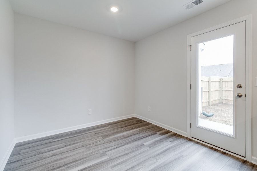 Spacious, unfurnished interior of a new home in Astoria, Columbia (Image 17).