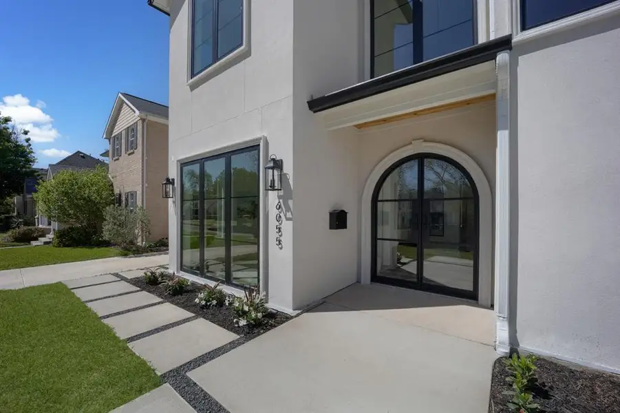 Exterior details and patio area of a home in , Dallas (Image 24).