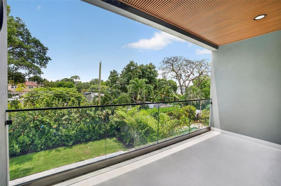 Exterior details and patio area of a home in , Fort Lauderdale (Image 33).