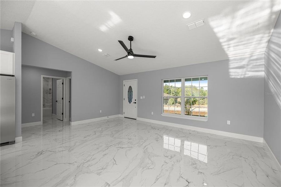 Spacious, unfurnished interior of a new home in , Ocala (Image 11).