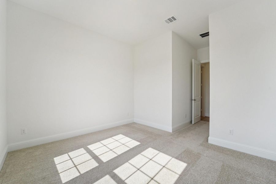 Spacious, unfurnished interior of a new home in Meridiana 70', Manvel (Image 30).