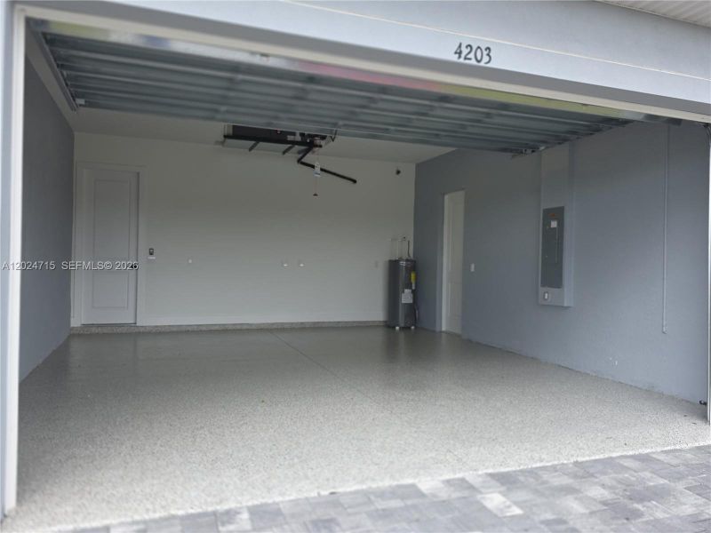 Spacious, unfurnished interior of a new home in , Lehigh Acres (Image 25).