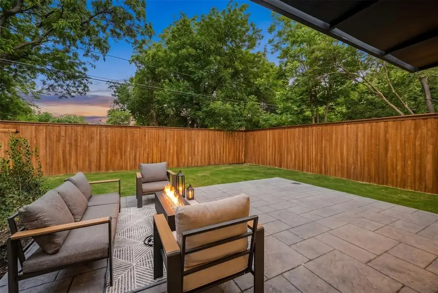 Exterior details and patio area of a home in , Dallas (Image 3).