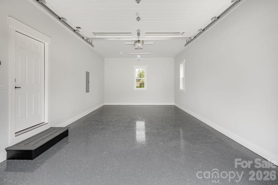 Spacious, unfurnished interior of a new home in , Hendersonville (Image 16).