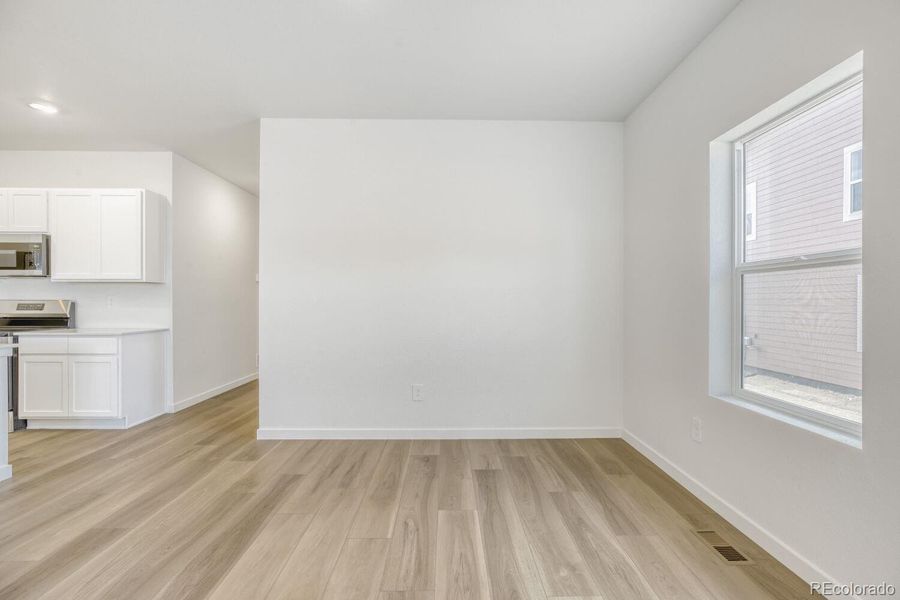 Spacious, unfurnished interior of a new home in Ledge Rock, Johnstown (Image 8).