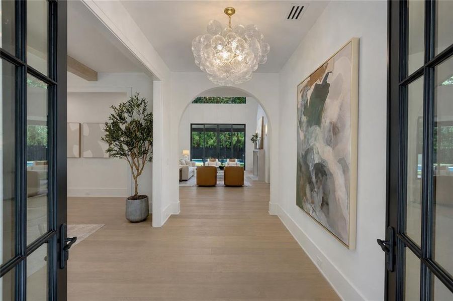 Spacious, unfurnished interior of a new home in , Alpharetta (Image 50).