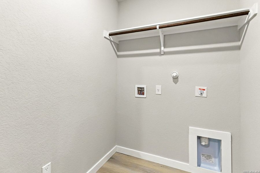 Spacious, unfurnished interior of a new home in Red Hawk Landing, San Antonio (Image 21). Spacious, unfurnished interior of a new home in Red Hawk Landing, San Antonio (Image 21).