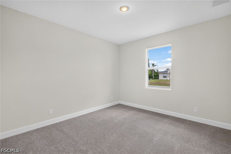 Spacious, unfurnished interior of a new home in Cape Coral, Cape Coral (Image 26).