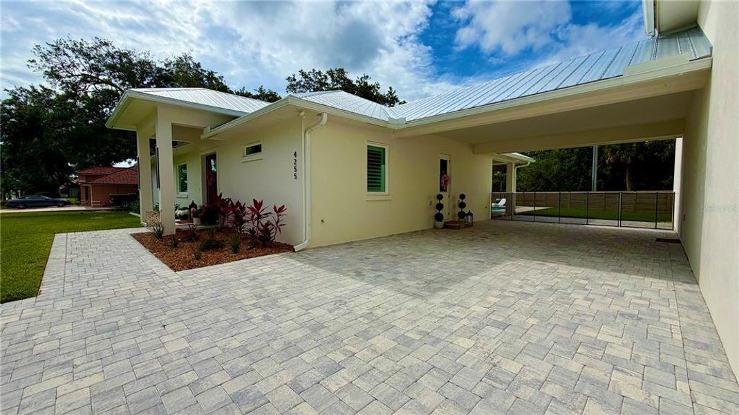 Exterior details and patio area of a home in , Vero Beach (Image 23).