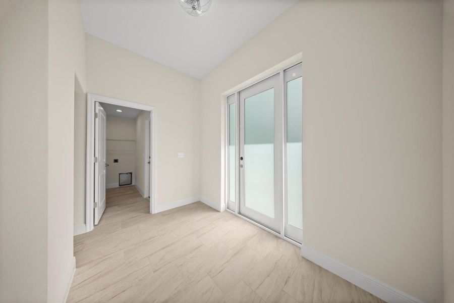 Spacious, unfurnished interior of a new home in , Fort Pierce (Image 25).