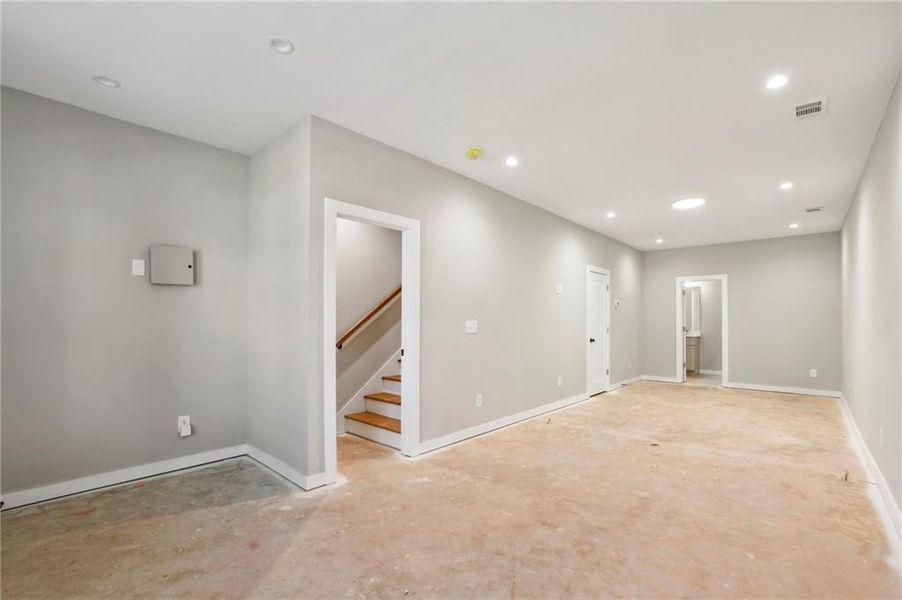 Spacious, unfurnished interior of a new home in , Atlanta (Image 19).