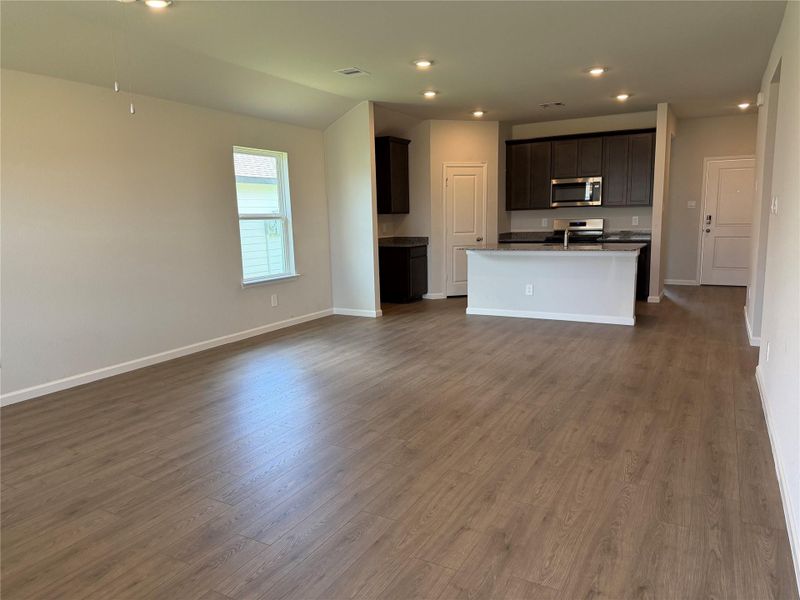 Spacious, unfurnished interior of a new home in Liberty Village, Brenham (Image 6).