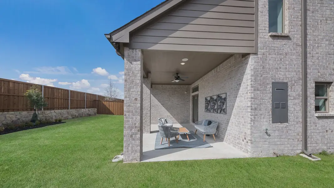 Exterior details and patio area of a home in Las Lomas, Forney (Image 4).
