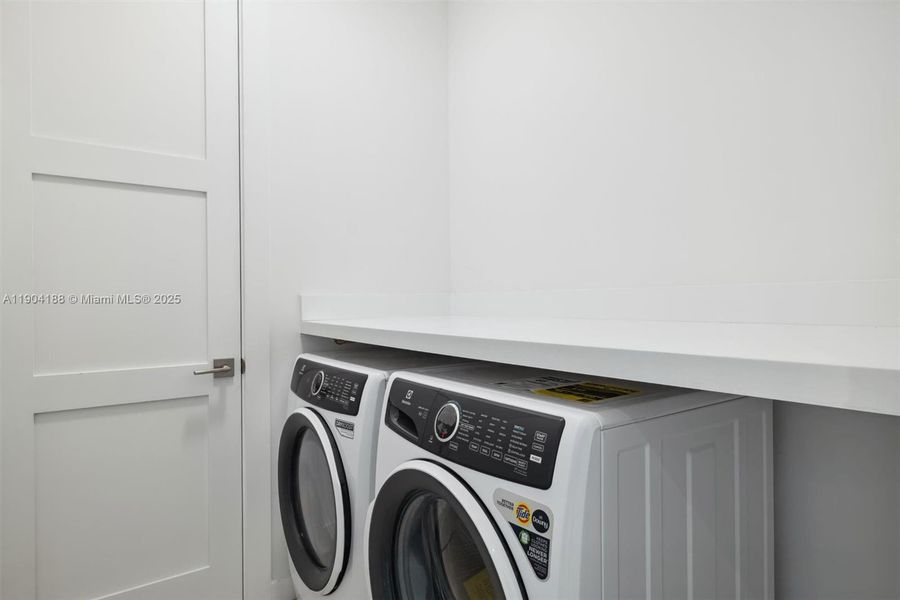 Close-up of interior finishes inside a home in , Pompano Beach (Image 20).