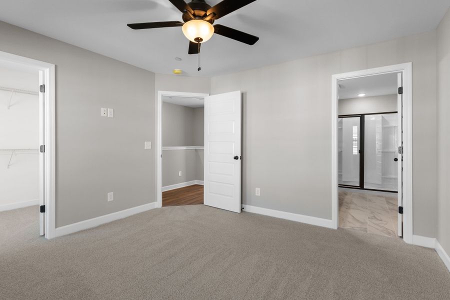 Spacious, unfurnished interior of a new home in Oxford Station, Gallatin (Image 20).