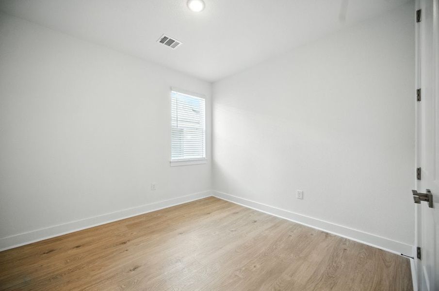 Spacious, unfurnished interior of a new home in Foxfield, Austin (Image 14). Spacious, unfurnished interior of a new home in Foxfield, Austin (Image 14).