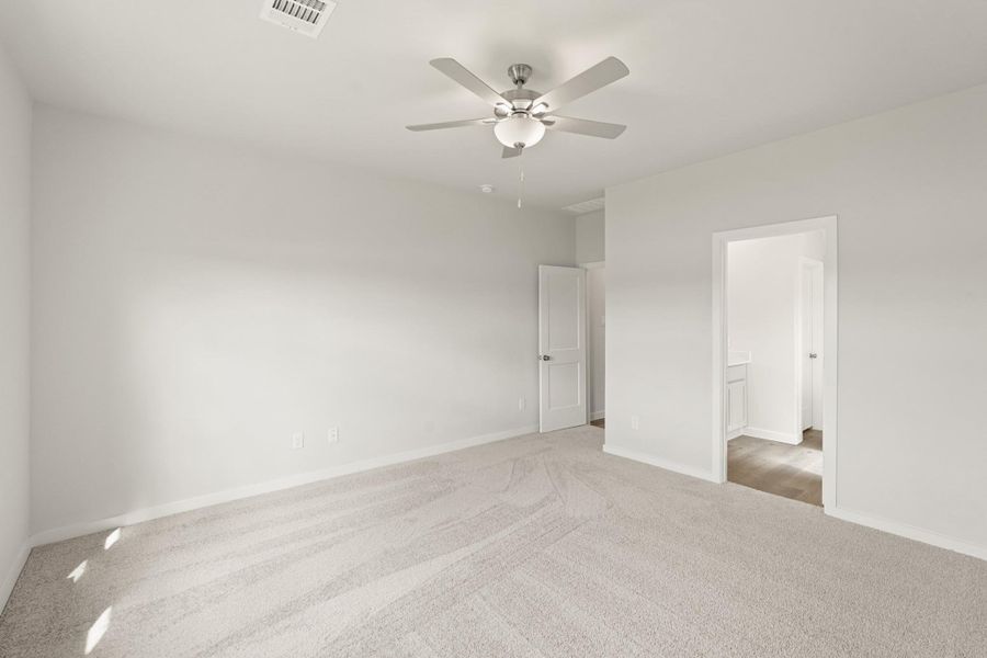 Spacious, unfurnished interior of a new home in Woodshore, Clute (Image 15). Spacious, unfurnished interior of a new home in Woodshore, Clute (Image 15).