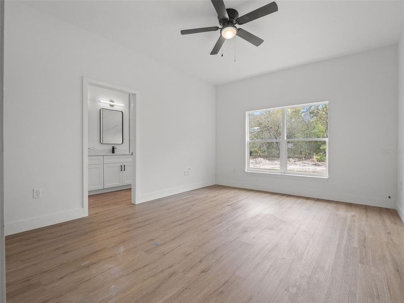 Spacious, unfurnished interior of a new home in , Ocklawaha (Image 32).