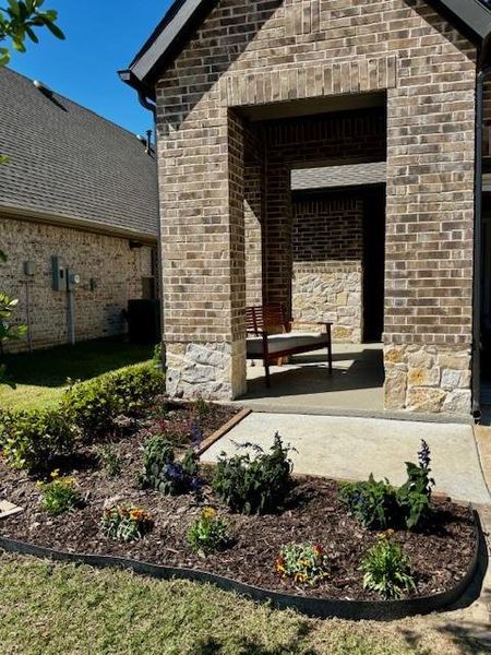Exterior details and patio area of a home in , Royse City (Image 3).