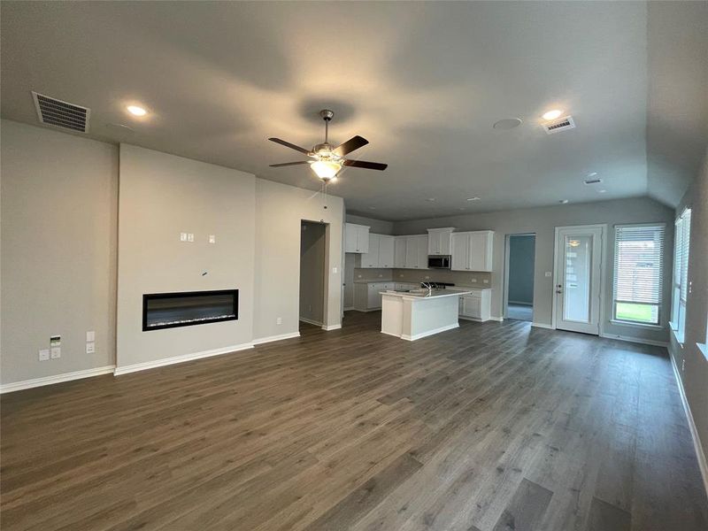 Spacious, unfurnished interior of a new home in Avondale, Fate (Image 16).