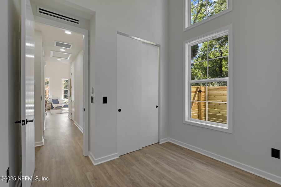 Spacious, unfurnished interior of a new home in , Jacksonville (Image 20).