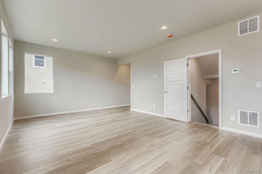 Spacious, unfurnished interior of a new home in , Commerce City (Image 16).