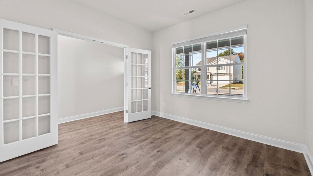 Spacious, unfurnished interior of a new home in Tyler - Home on the Lake, New Bern (Image 8). Spacious, unfurnished interior of a new home in Tyler - Home on the Lake, New Bern (Image 8).