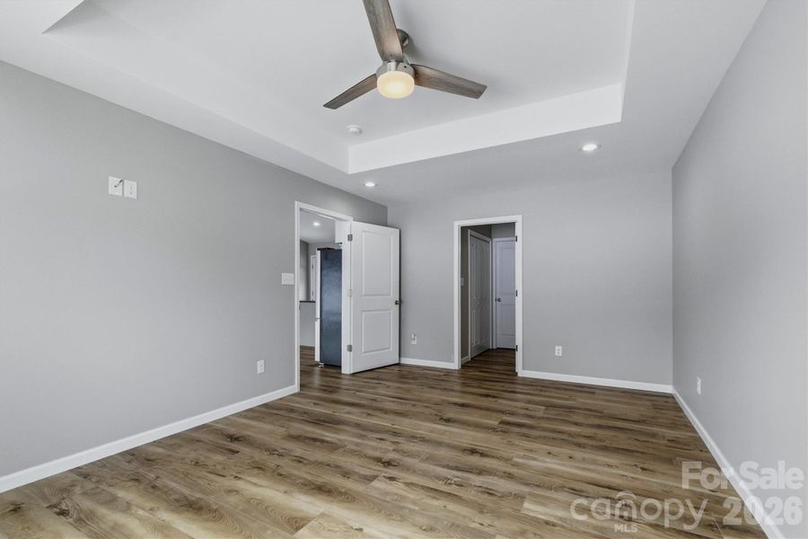 Spacious, unfurnished interior of a new home in , Lenoir (Image 20).