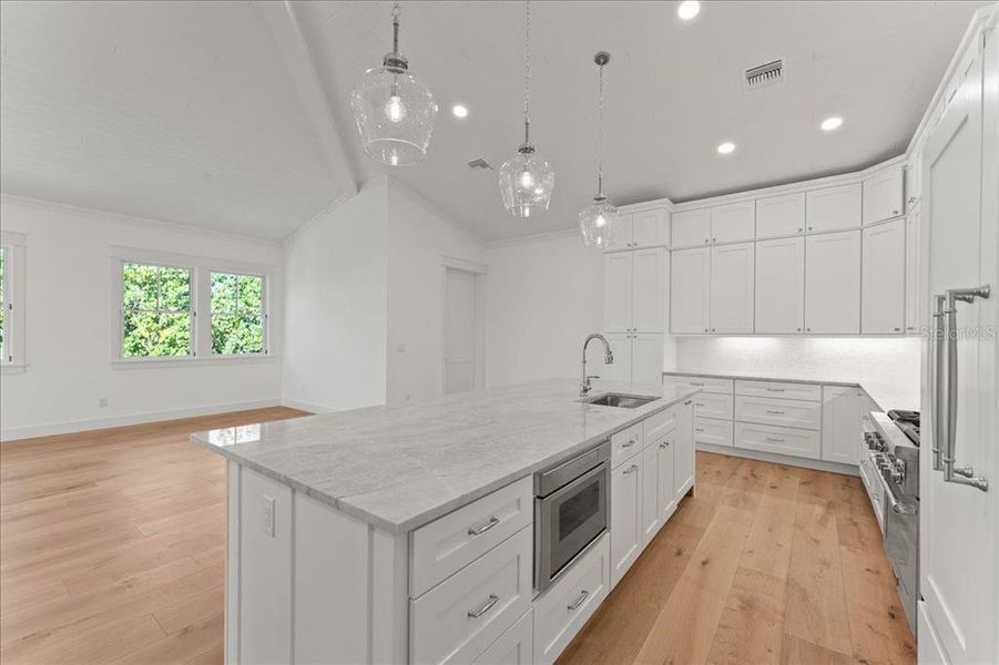 Furnished interior view inside a new home in , Boca Grande (Image 12).