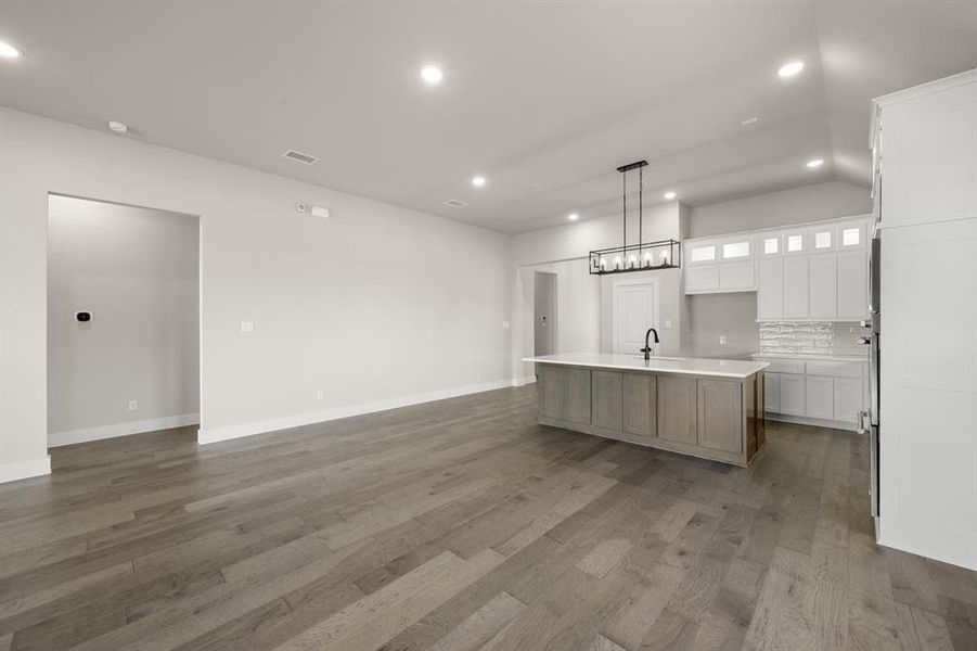 7104 Seagrove- Dining-2 7104 Seagrove- Dining-2