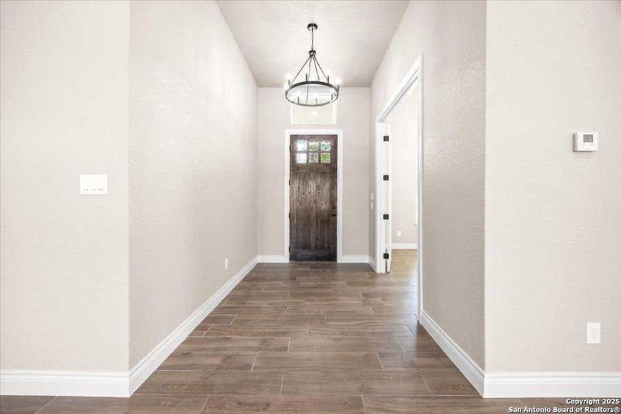 Spacious, unfurnished interior of a new home in , La Vernia (Image 39).