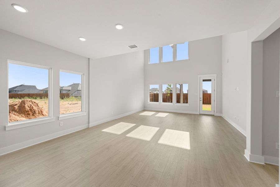 Spacious, unfurnished interior of a new home in Wildflower Ranch, Fort Worth (Image 18).