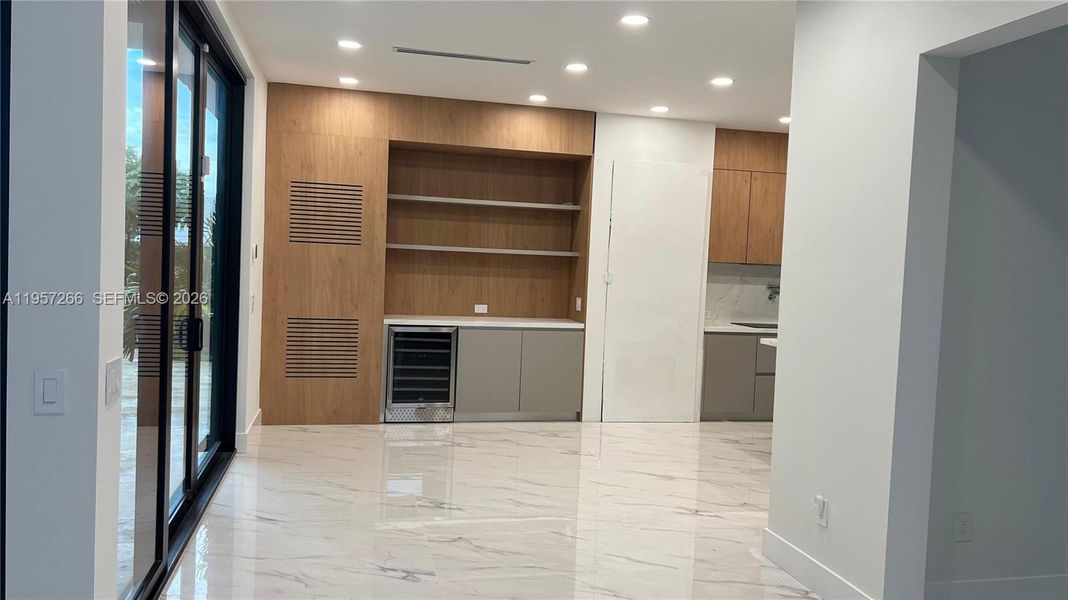 Spacious, unfurnished interior of a new home in , Fort Lauderdale (Image 31).