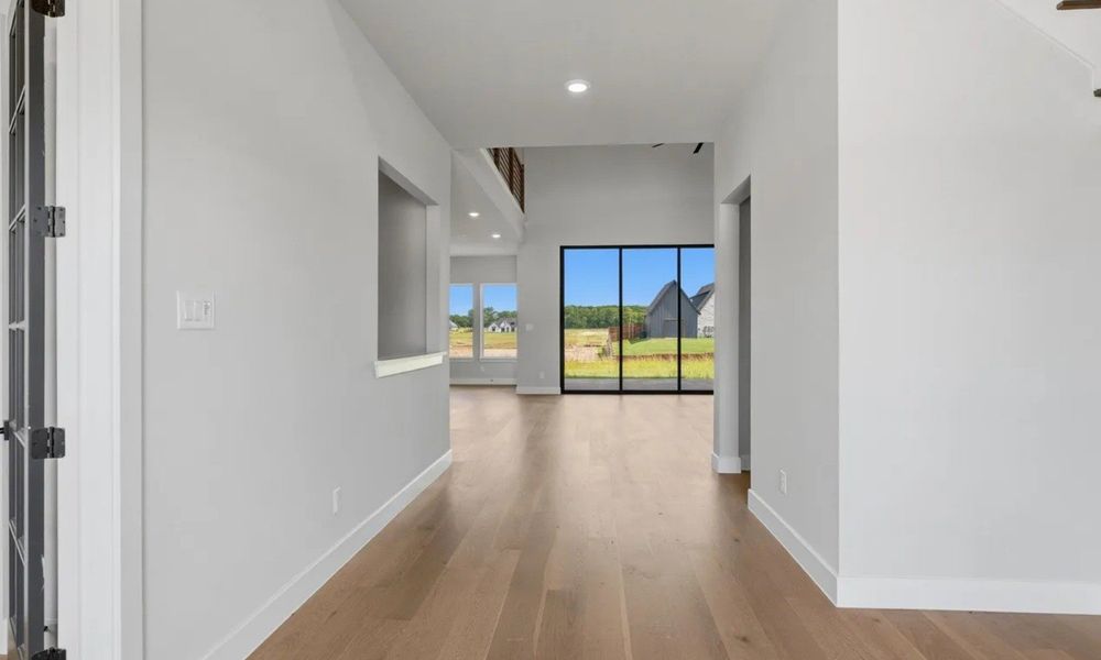 Spacious, unfurnished interior of a new home in Capitol Hill, Anna (Image 20).