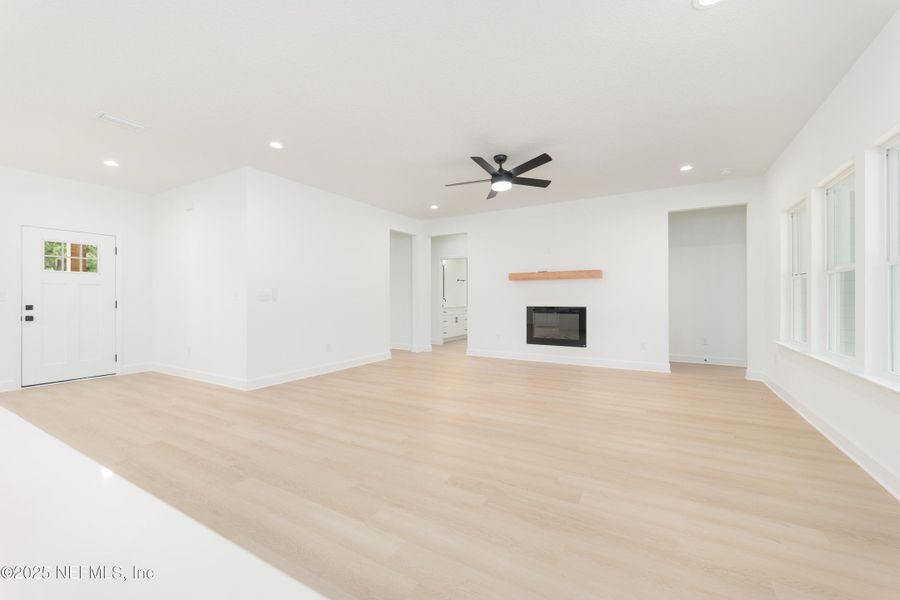 Spacious, unfurnished interior of a new home in , Keystone Heights (Image 13).