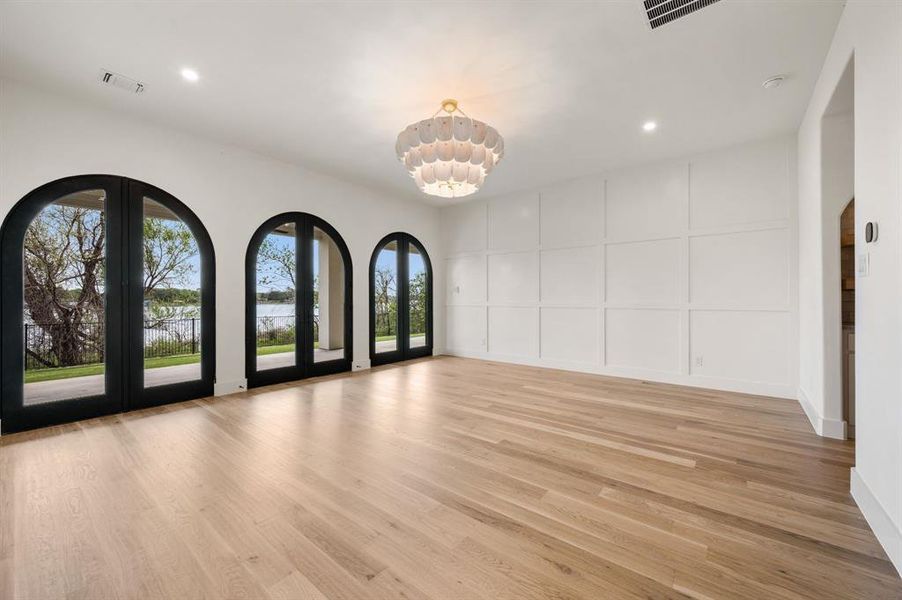 Spacious, unfurnished interior of a new home in The Resort on Eagle Mt. Lake, Fort Worth (Image 35).