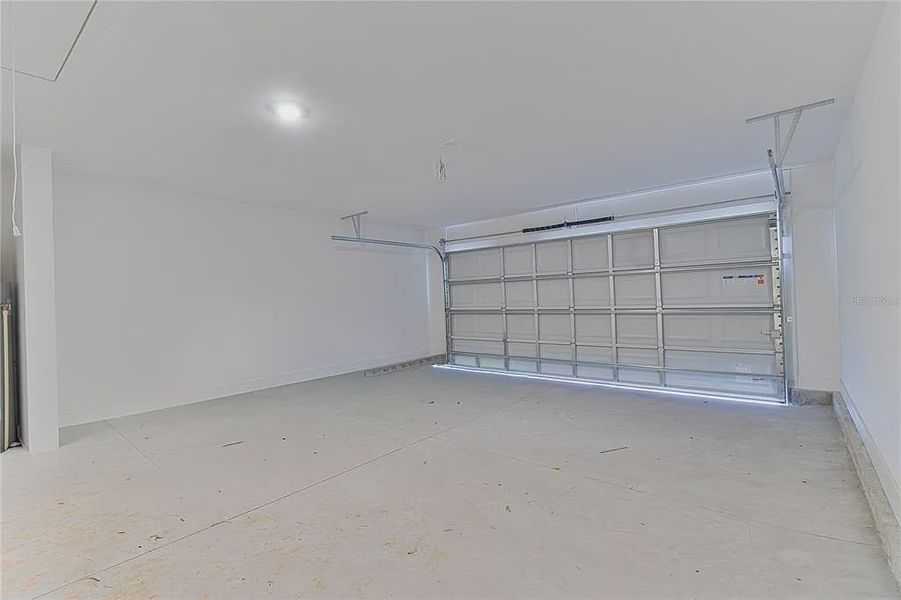 Spacious, unfurnished interior of a new home in Briarwood, Alachua (Image 24).