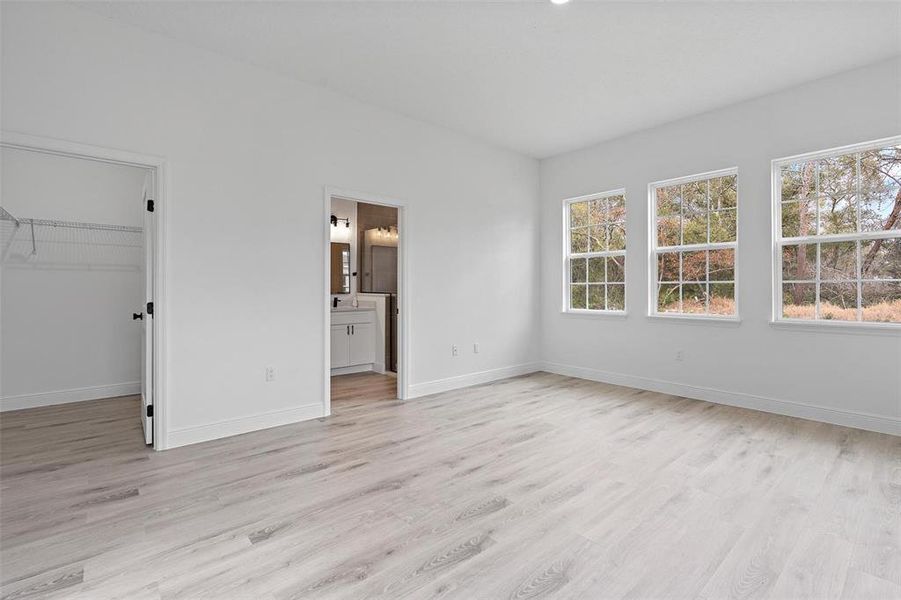 Spacious, unfurnished interior of a new home in , Ocala (Image 15).