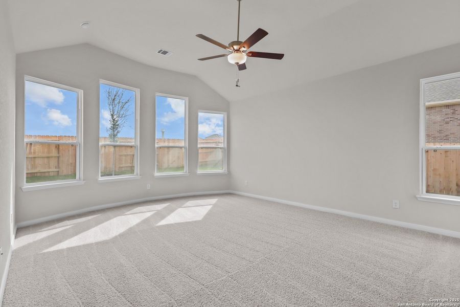 Spacious, unfurnished interior of a new home in Homestead, Schertz (Image 25).
