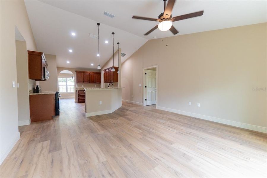 Spacious, unfurnished interior of a new home in Marion Oaks, Ocala (Image 51).