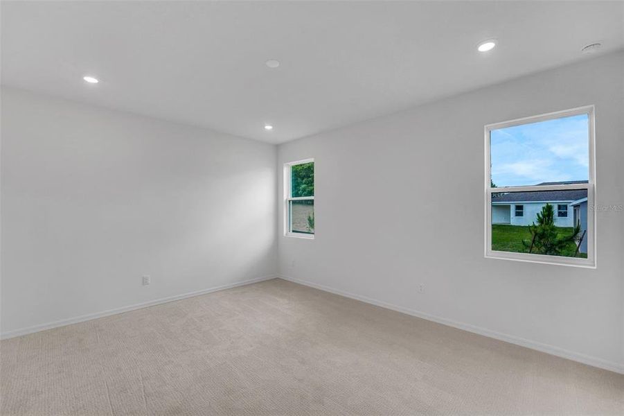 Spacious, unfurnished interior of a new home in Tuscan Hills, Dade City (Image 30).